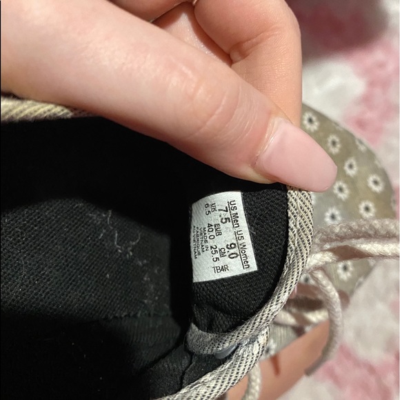 Vans - Picture 2 of 3